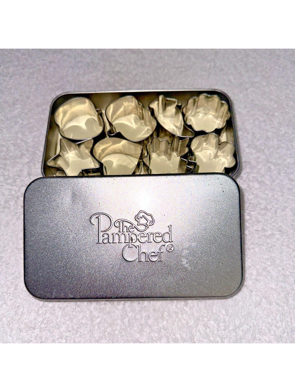 Pampered Chef Creative Cutters Set Mini Cookie Cutters Set of 8 Storage Tin 1095